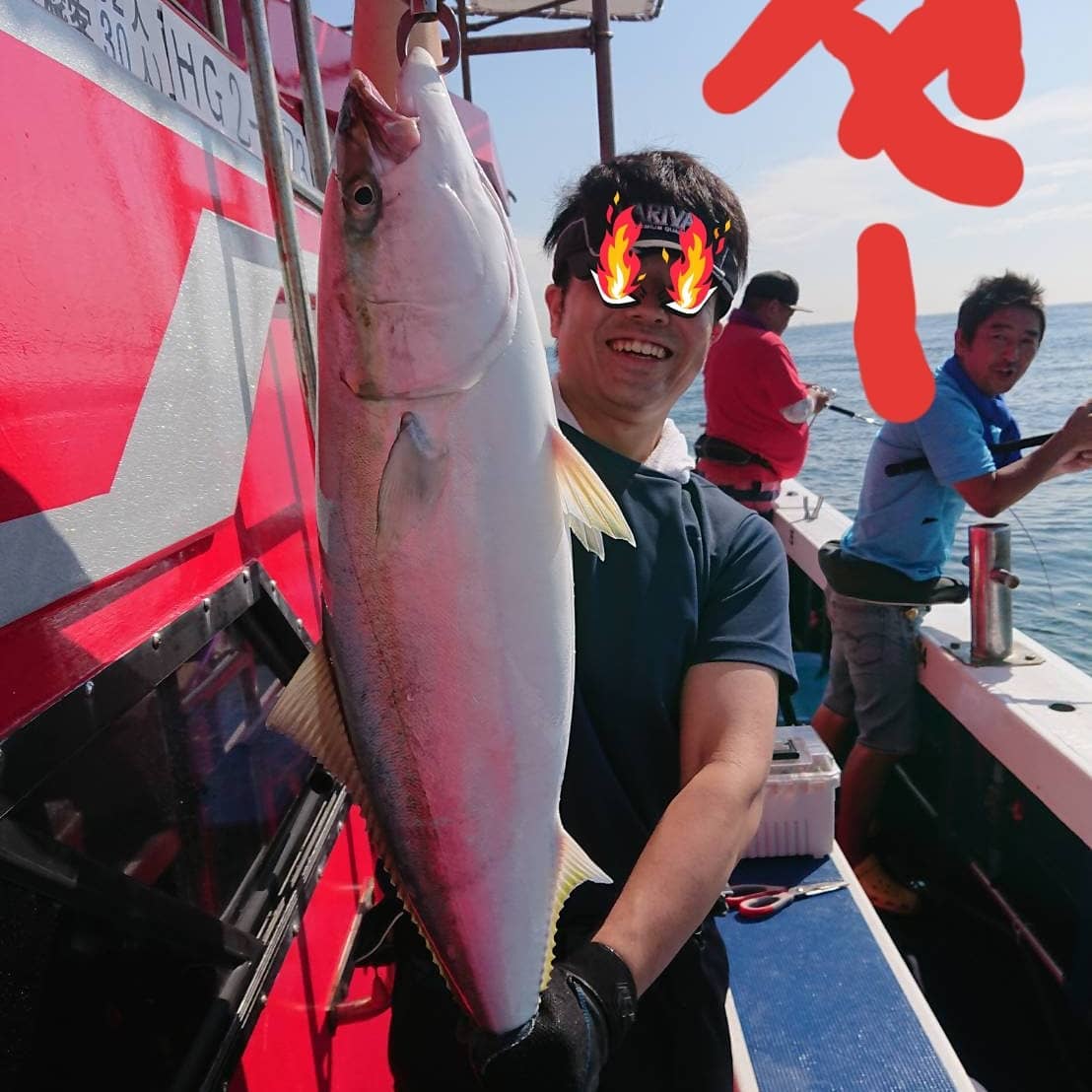 本日は太刀魚ジグ&ハマチジグの二本立てに行ってきました。メチャクチャ久しぶりのハマチ、メチャクチャおもろいやん️ハマチもデカイし️後半は潮ヌルヌルで激チンしましたが、太刀魚二時間で竿頭さん10匹～の青物狙い一流し目から鰤キター️サワララッシュありーので、中盤メチャクチャおもろかった～ハマチの竿頭さんは4匹でした。サワラは8本鰤は二本一人で鰤、ハマチ、さば、サワラ、太刀魚釣られた方いました5種目達成️サイコー空席状況28日タコ便がら空き　29日タコ後少し 　30日タコ　　31日太刀魚便がら空き　タコ便がら空き９月３日太刀魚便がら空き　タコ便がら空き4日太刀魚便がら空き　タコ便がら空き5日タコ便がら空き6日太刀魚便がら空き　タコ便がら空きがら空きばっかりや～助けて助けて助けて初心者様大歓迎️メチャクチャ敷居の低い釣り船の海蓮丸️レンタルタックル1500円であります。クーラーバッグだけ持ってきてね。09015904461船長戸田迄お願いいたします#初心者様大歓迎#釣りの楽しさ伝えますよ#海蓮丸#明石#釣り船#明石タコ#タコ釣り#漁師直送海蓮丸#明石から大阪迄明石の昼網活魚を配達してます#漁師寿司海蓮丸明石店#漁師寿司海蓮丸神戸店#明石昼網直売所#活きエサの販売もあるよ#明石焼きも売ってるよ#魚料理教室#料理教室#フィッシングマックス#ぐるぐるさんまパープル#アングラーズ#まるは釣具 #大藤つり具#フィッシングエイト#放流 #未来の為に#豊かな海へ @ 海蓮丸#つりぐのブンブン#ハピソン