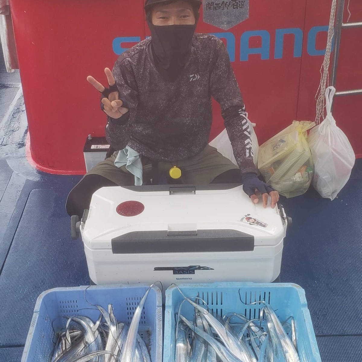 本日の太刀魚釣りはまたまたまたまたまたまたまたまたまたまたまたまたまたまたまたまた竿頭さんはフィッシングエイト玉津の小牟田さん45匹でした～ほんまスゲーッス️明日もまだ八名なんで、広々ですよ～21時半まで起きてるので、ご予約ください～頼みます09015904461船長戸田です